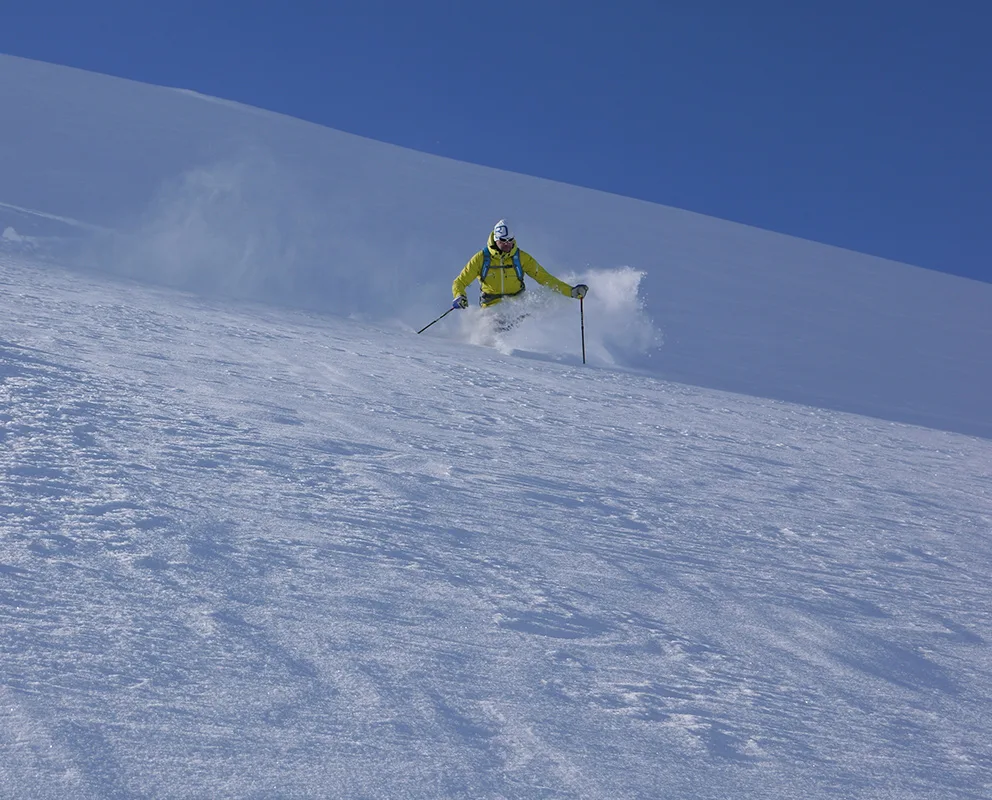 Skischule Ischgl - Skifahrer im Tiefschnee