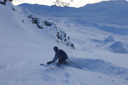 Skischule Ischgl - Skifahrer im Tiefschnee